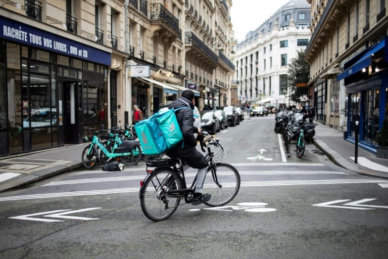 Les entreprises de livraison de colis aux particuliers revoient leur organisation pour que les marchandises arrivent bien à destination pendant les Jeux olympiques de Paris (Guillaume BAPTISTE)