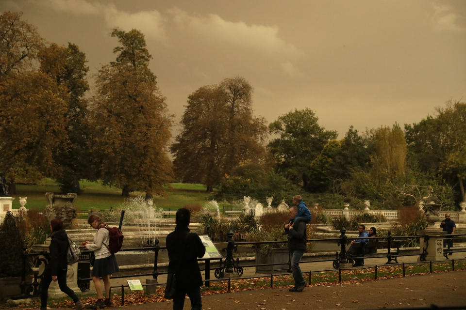 El cielo de Londres, amarillo