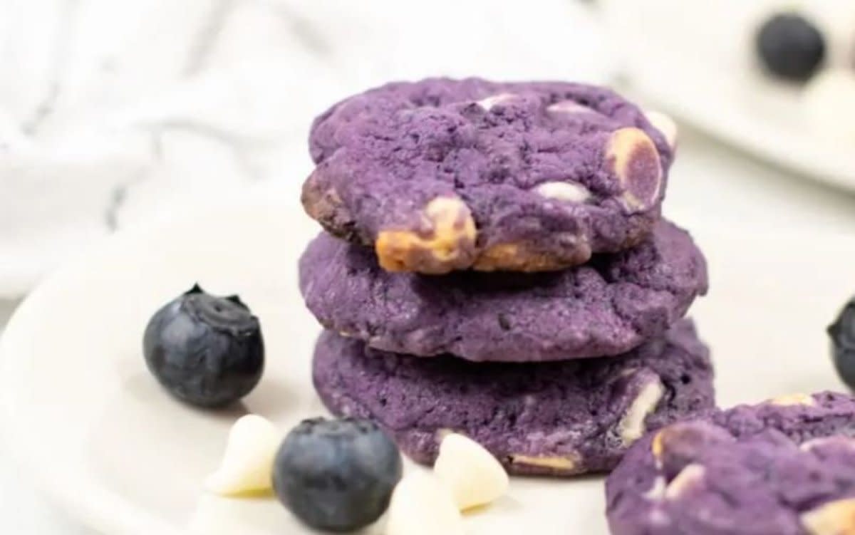 <p>Momma Lew</p><p>If you like blueberry pie then you will love this fun blueberry spin in cookie form.</p><p><strong>Get the recipe:<a href="https://www.mommalew.com/blueberry-cookies" rel="nofollow noopener" target="_blank" data-ylk="slk:Blueberry Cookies;elm:context_link;itc:0;sec:content-canvas" class="link rapid-noclick-resp"> Blueberry Cookies</a></strong></p>