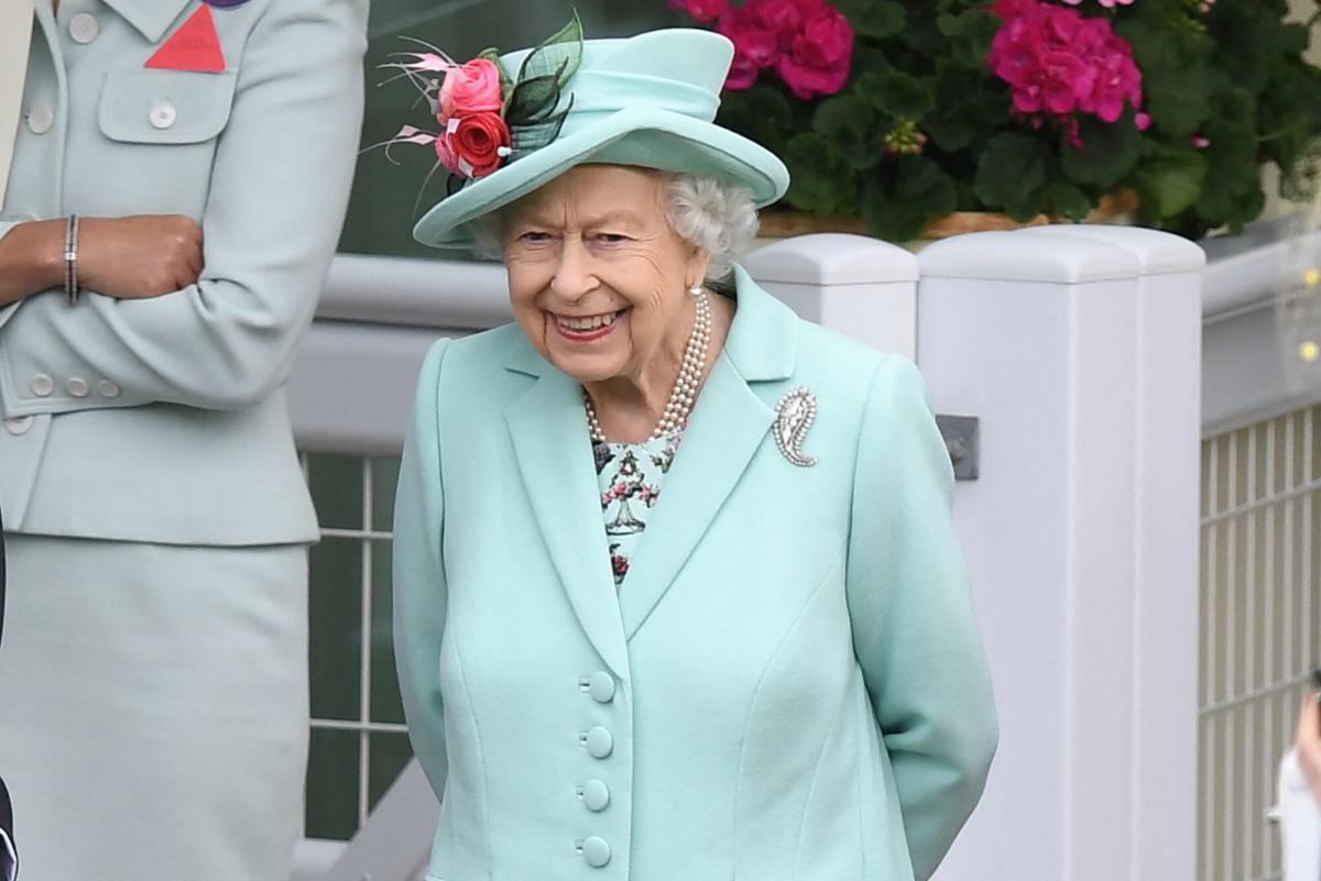 Queen Elizabeth Is Tickled Pink At The Royal Ascot