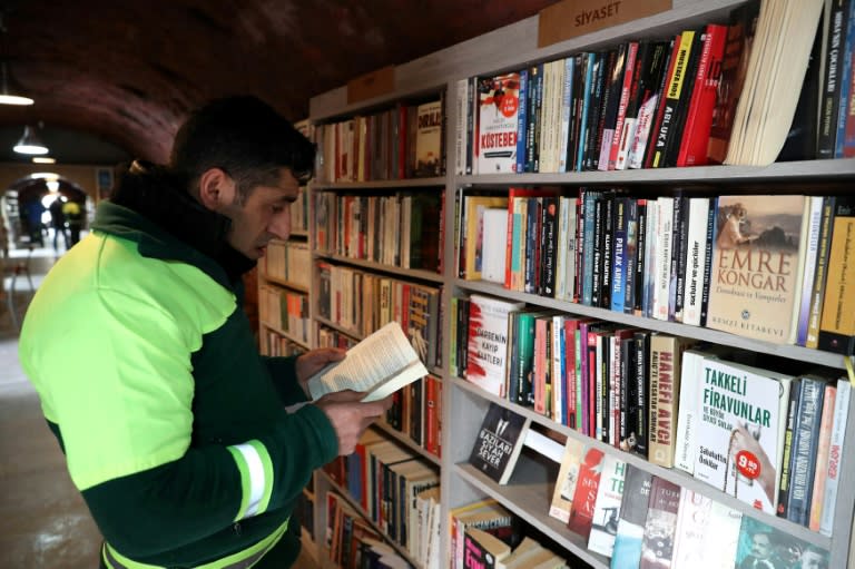 Refuse collectors in a district of the Turkish capital, Ankara, have opened a library stocked with thousands of discarded books thrown out with the rubbish