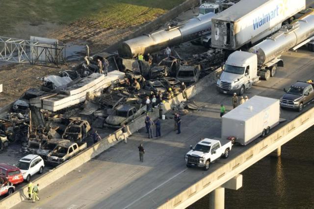 Louisiana 'super fog' kills 7 in massive car pile-up