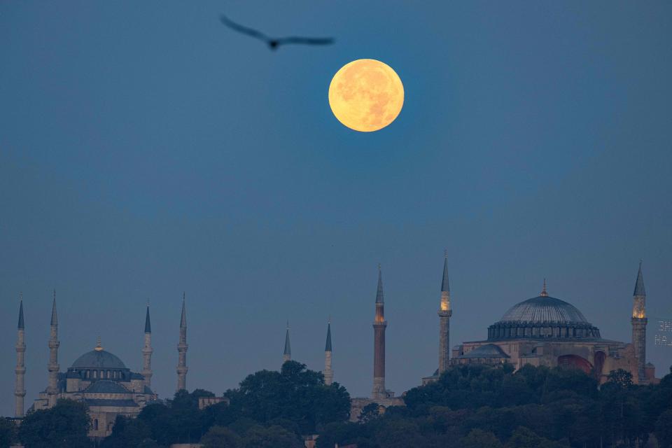 The Sturgeon super moon rises over the Blue Mosque and Ayasofya-i Kebir Camii or Hagia Sophia Grand Mosque in Istanbul on August 2, 2023. (Photo by YASIN AKGUL / AFP) (Photo by YASIN AKGUL/AFP via Getty Images)
