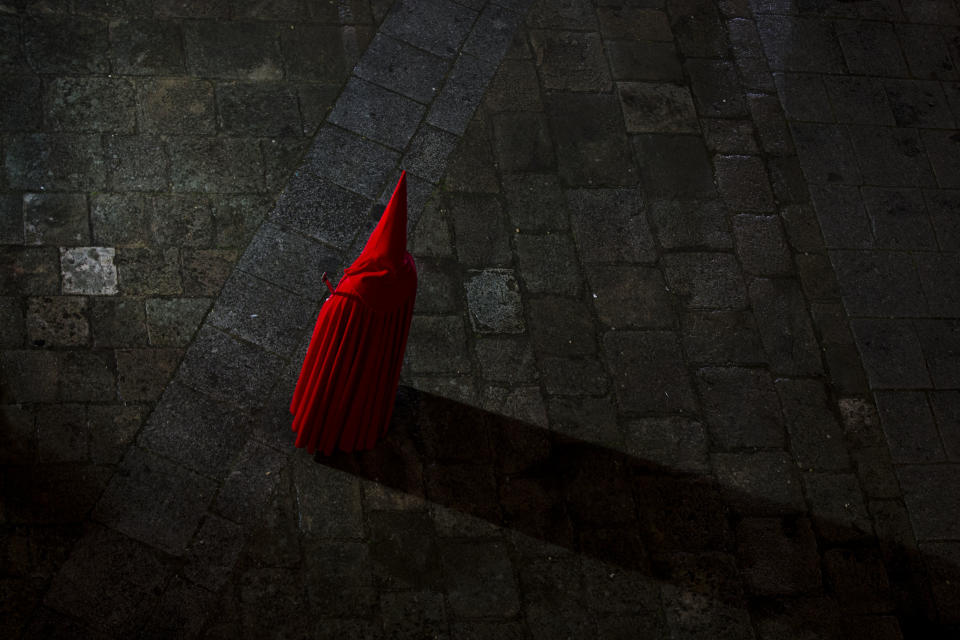 <p>A penitent of Santisimo Cristo de las Injurias brotherhood takes part in a Holy Week procession in Zamora, Spain, March 27, 2013. (Photo: Daniel Ochoa de Olza/AP) </p>