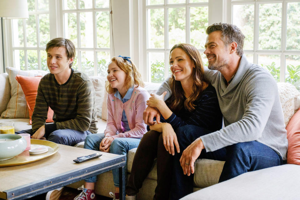 L-R: Nick Robinson, Talitha Eliana Bateman, Jennifer Garner, Josh Duhamel. Image: M &amp / Twentieth Century Fox Film Corp.