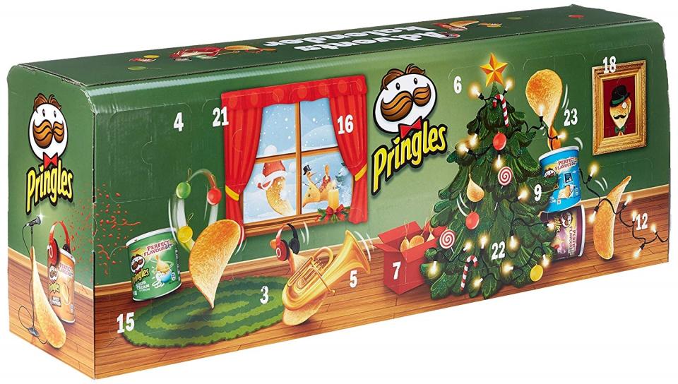 <p>Wer es lieber salzig mag, zieht vielleicht dem Schokoklassiker einen Adventskalender mit Chips vor. Der Adventskalender von Pringles enthält 23 kleine Dosen und eine große Packung. Die Chips gibt es in sieben Geschmacksrichtungen. (Bild: Amazon) </p>