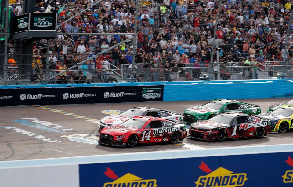 Mitchell's Chase Briscoe (14) has the inside line during a NASCAR Cup Series restart.