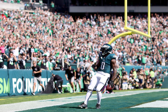 Social media reacts to Eagles' debuting Kelly Green uniforms