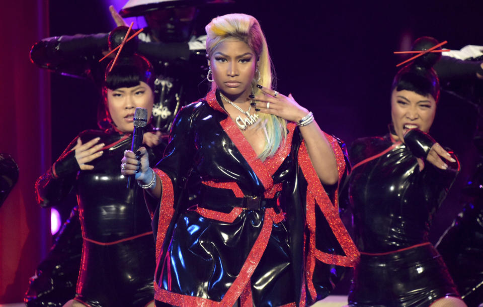 En esta foto del 24 de junio del 2018, Nicki Minaj actúa en la ceremonia de los Premios BET en Los Angeles. (Foto por Richard Shotwell/Invision/AP, Archivo)
