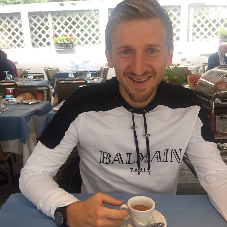 Demnächst wird Marko Marin den Espresso dann wohl durch einen herrlichen Tee ersetzen. Den 26-Jährige zieht es in die türkischen Hafenstadt Trabzon. Türkischen Medien zufolge sagte Trabzonspors Sportdirektor Süleyman Hurma, dass sich beide Vereine und der Spieler geeinigt hätten und Marin am Dienstag zum Medizincheck erwartet wird. (Bild-Copyright: Facebook/MM.MarkoMarin)