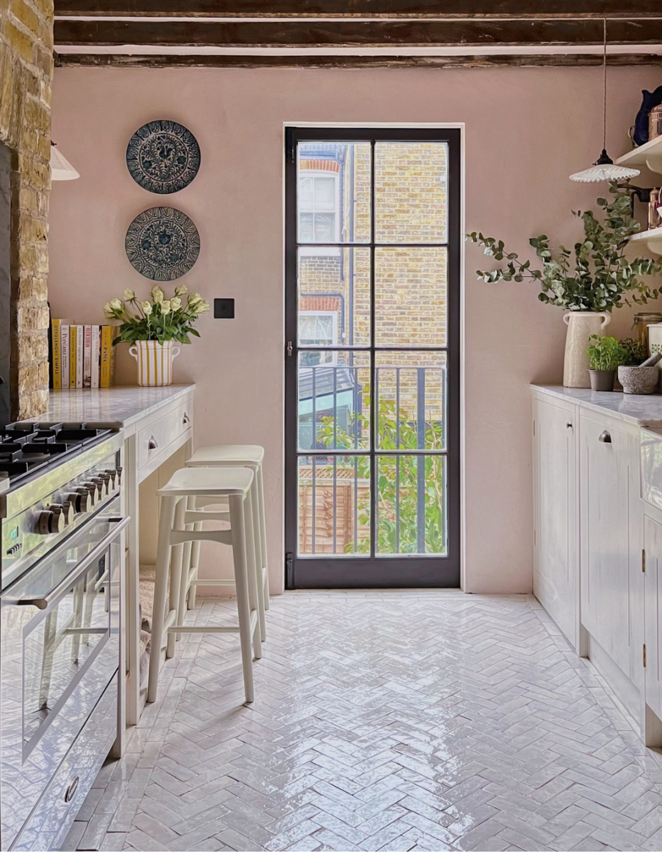 Small kitchens: reflective surfaces