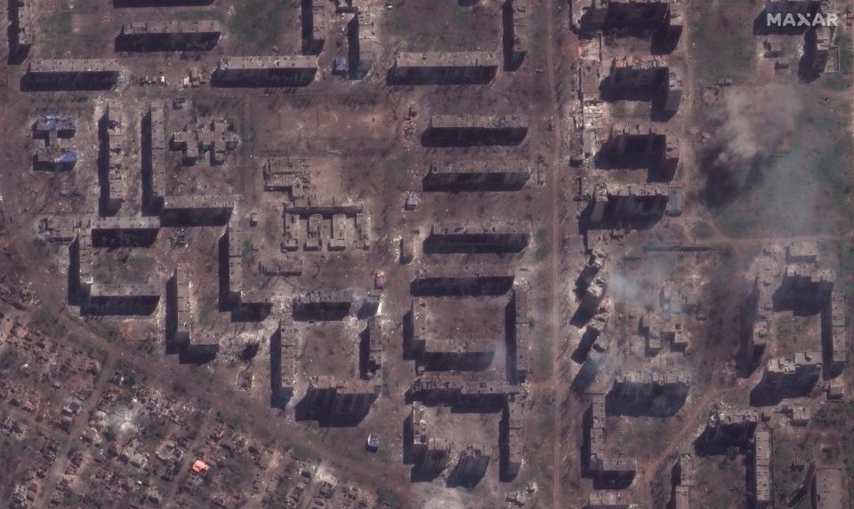 The school and homes in Bakhmut after the attacks (Maxar)