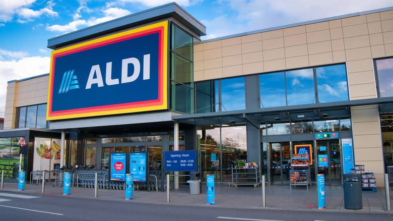 Aldi storefront daytime