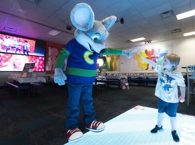 CHUCK E. CHEESE BRINGS “FUN”-RAISING AND FOCUS TO WORLD AUTISM MONTH