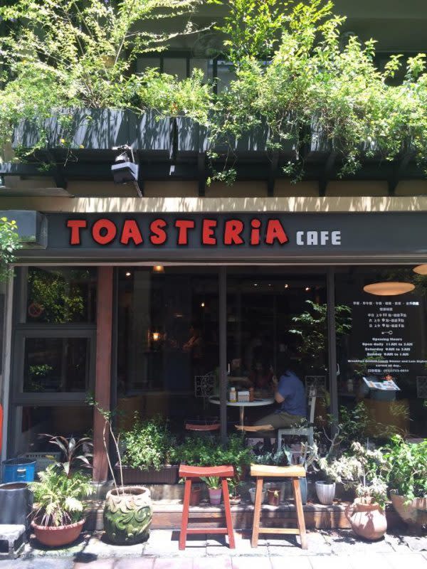 Toasteria Cafe敦南店隱身在東區的小巷弄中，別有一番獨特的氛圍。（圖／翻攝自Toasteria Cafe粉絲頁）