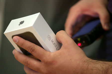 FILE PHOTO - A customer buys the new iPhone 7 smartphone inside an Apple Inc. store in Los Angeles, California, U.S. on September 16, 2016. REUTERS/Lucy Nicholson/File Photo