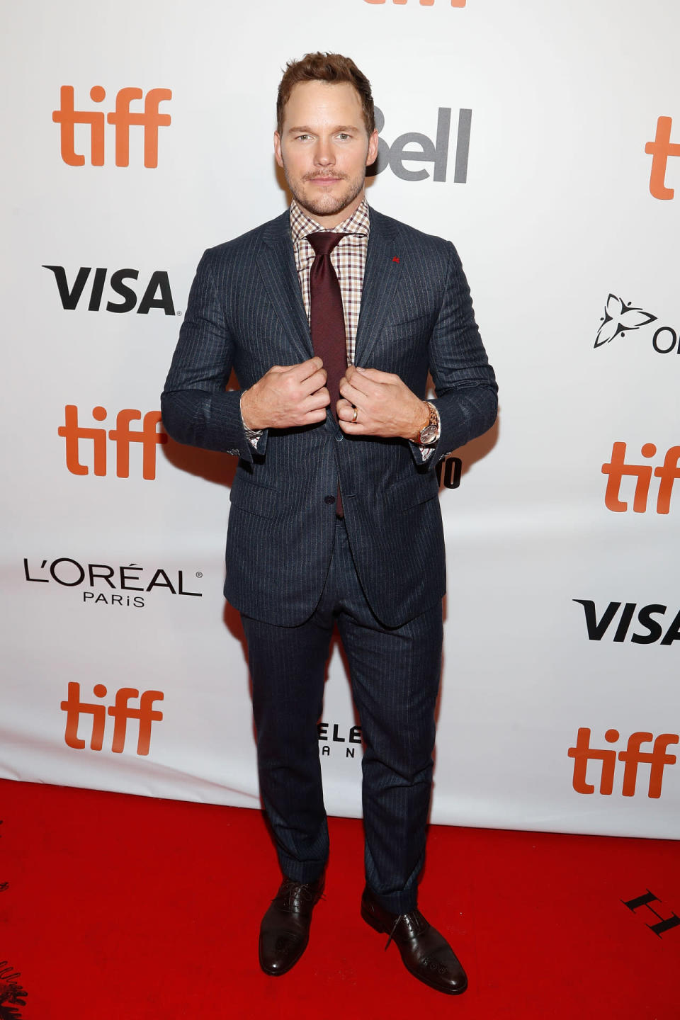 <p>Mixing two prints? No problem for “The Magnificent Seven” actor, who reached for a pinstripe suit and checkered shirt for the film’s premiere. <i>(Photo by Matt Winkelmeyer/Getty Images for Brilliant Consulting )</i><br></p>