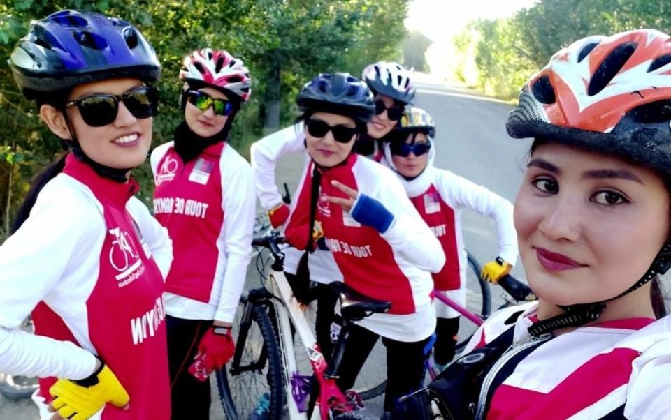 Sediqa with her Bamiyam teammates (she is the girl on the far right of the close up photo) - Special report on the desperate choice facing Afghanistan's female cyclists