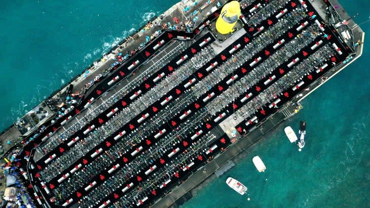 <span class="article__caption">An aerial view of the transition area in the Ironman World Championships on October 12, 2019 in Kailua Kona, Hawaii.</span> (Photo: Tom Pennington/Getty Images)