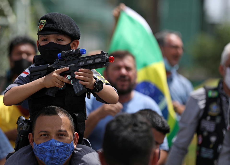 Registro de pessoas que podem comprar armas de fogo saltou de forma significativa no governo Bolsonaro (Foto: REUTERS/Bruno Kelly)