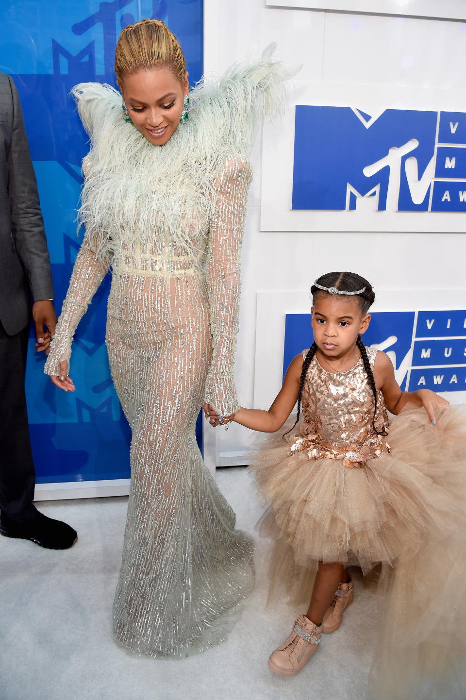 Beyoncé and Blue Ivy at the Video Music Awards in 2016