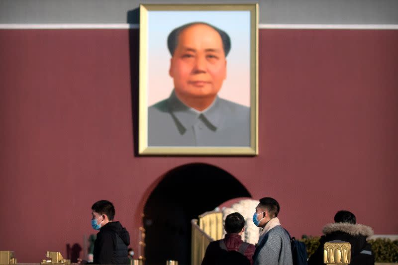 ▲中國共產黨第一任中央委員會主席，中華人民共和國第一代最高領導人毛澤東的畫像，至今仍高掛在北京天安門廣場的大門上。（圖／美聯社／達志影像）