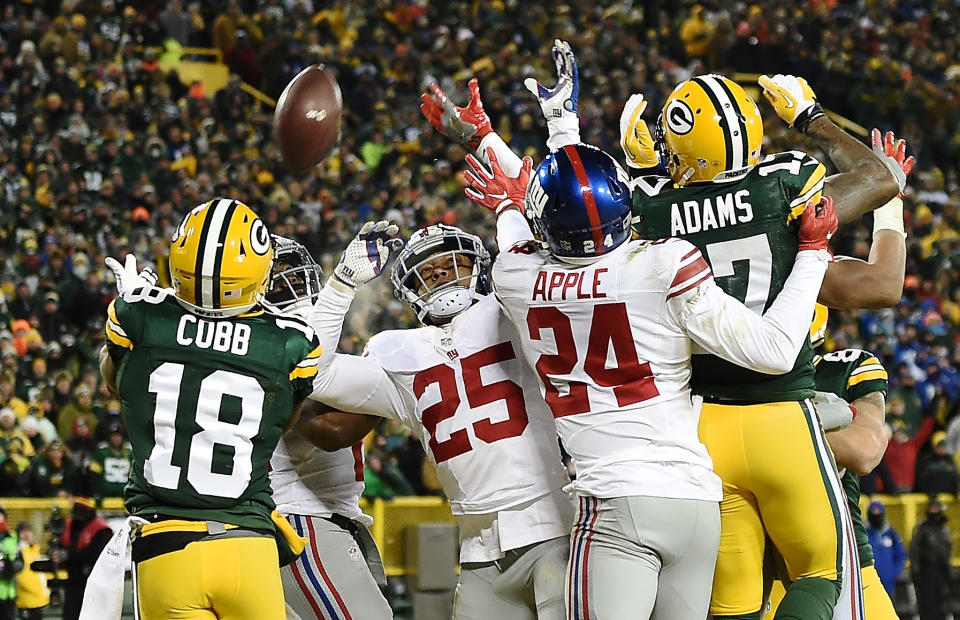 <p>Randall Cobb #18 of the Green Bay Packers catches a touchdown pass in the second quarter during the NFC Wild Card game against the New York Giants at Lambeau Field on January 8, 2017 in Green Bay, Wisconsin. (Photo by Stacy Revere/Getty Images) </p>