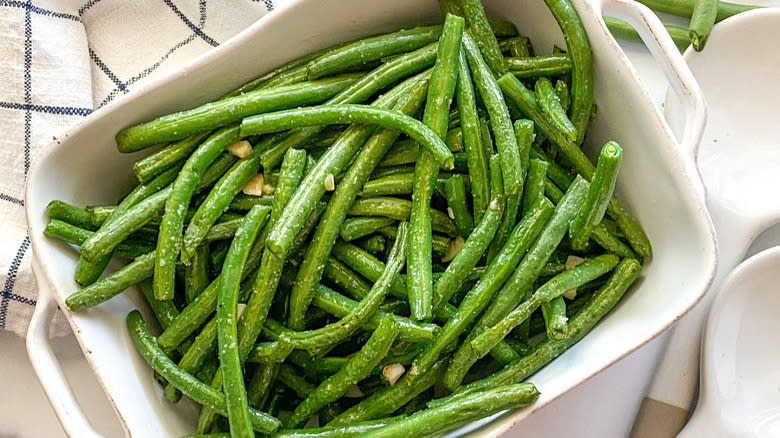 green beans in white pan