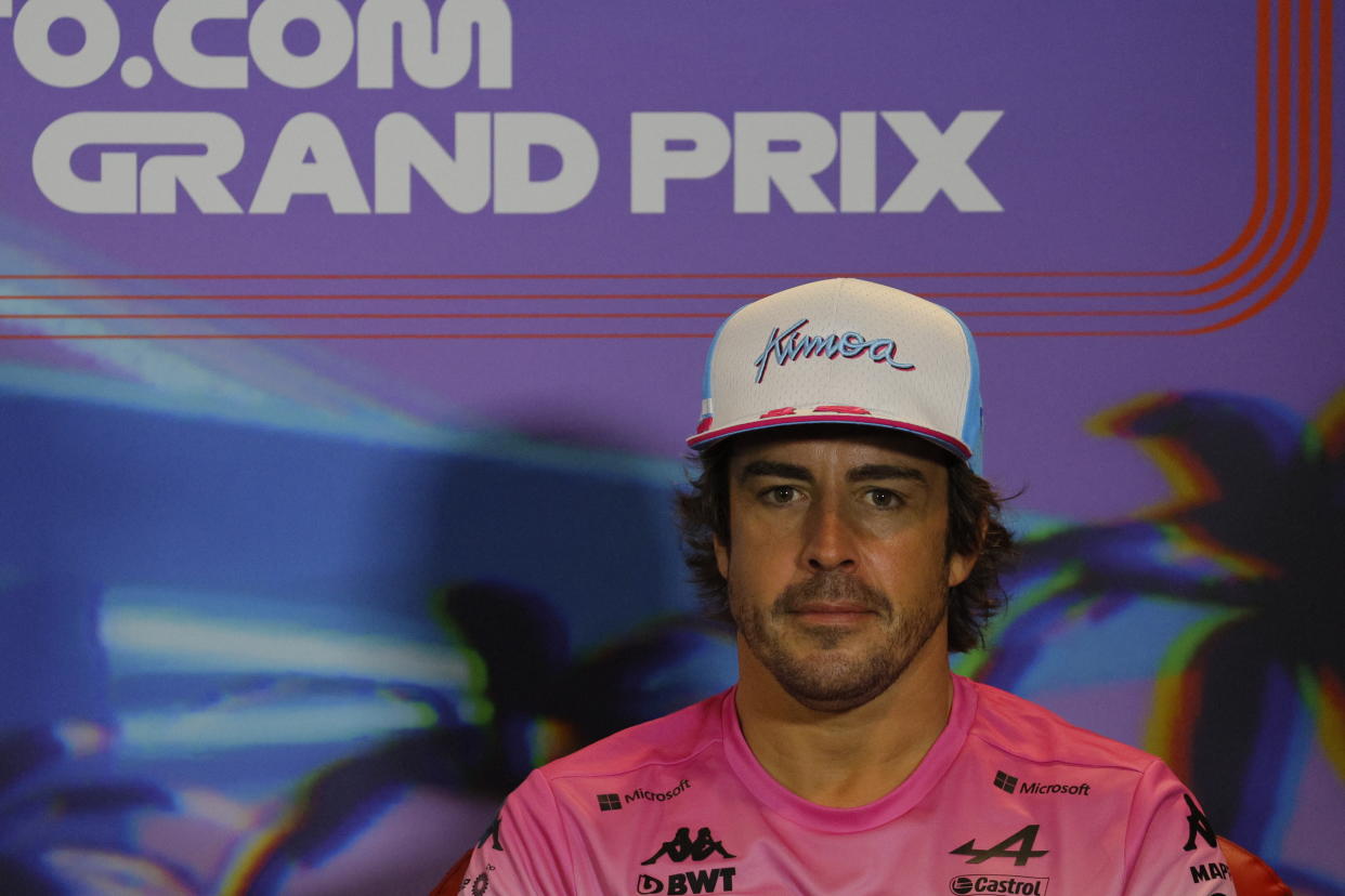 Fernando Alonso en la rueda de prensa del Gran Premio de Miami. (Foto: Stringer / Anadolu Agency / Getty Images).