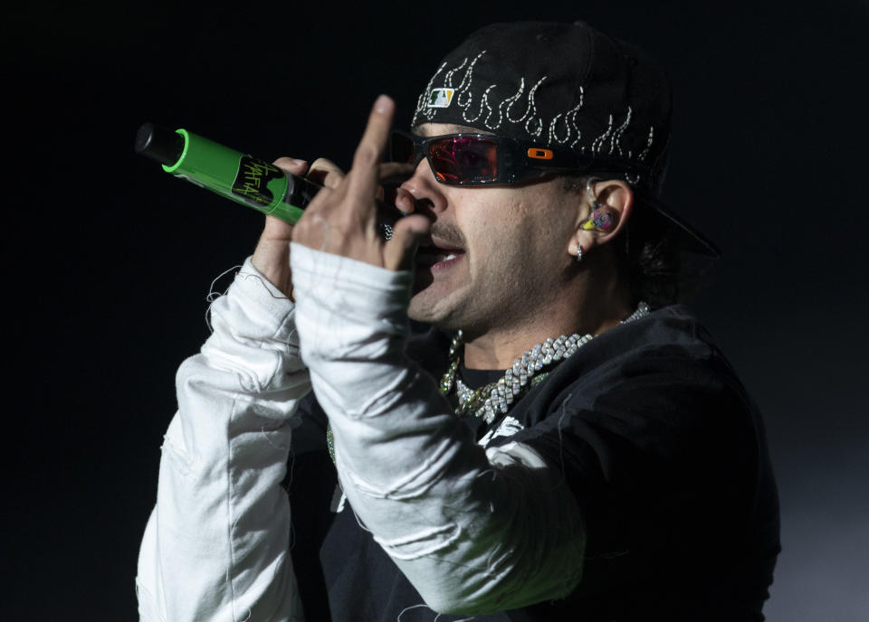 El cantante Feid durante su presentación en el festival Coca-Cola Flow Fest en la Ciudad de México el 26 de noviembre de 2022. (Foto AP/Alejandro Godínez)