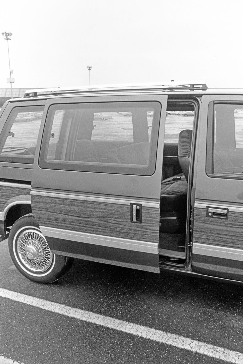 1984 plymouth voyager le