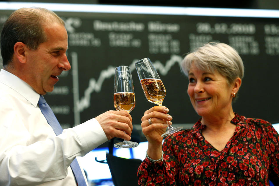 Traders raise their glasses during the last trading day at the stock exchange in Frankfurt, Germany December 28, 2018. REUTERS/Ralph Orlowski