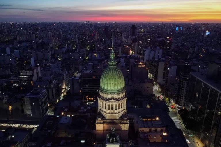 Vista aérea del edificio del Congreso Nacional en Buenos Aires, el 22 de mayo de 2022.