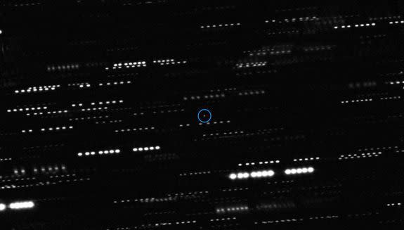 This very deep combined image shows the interstellar asteroid ‘Oumuamua at the center of the picture.