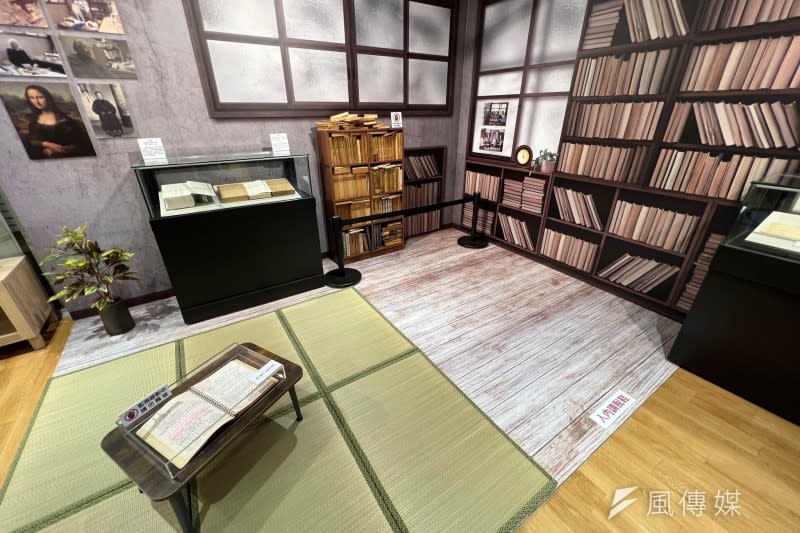 <cite>政大達賢圖書館「史明特展」還原史明當年於日本新珍味房間，但真實環境遠比展場艱困（翻攝自史明特展）</cite>