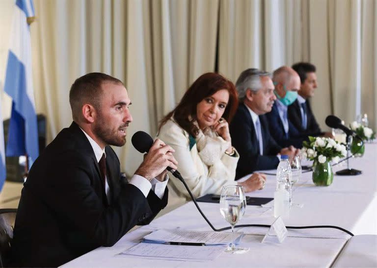 Martín Guzmán, Cristina Kirchner, Alberto Fernández, Horacio Rodríguez Larreta y Sergio Massa, ayer, en la quinta de Olivos ,245x175mm