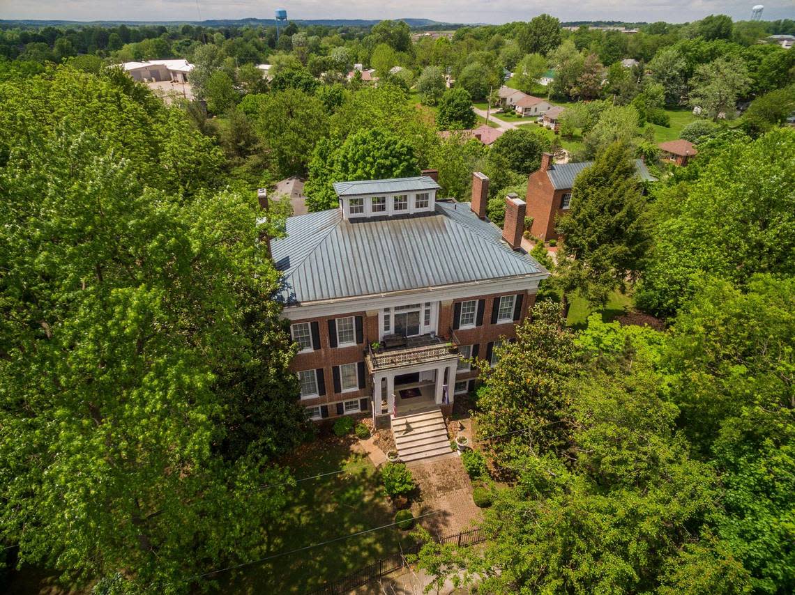 Exterior shot of Bourbon Manor in Bardstown