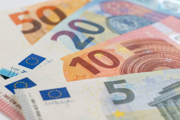 EUR/USD Forecast – Euro Testing 50 Day EMA