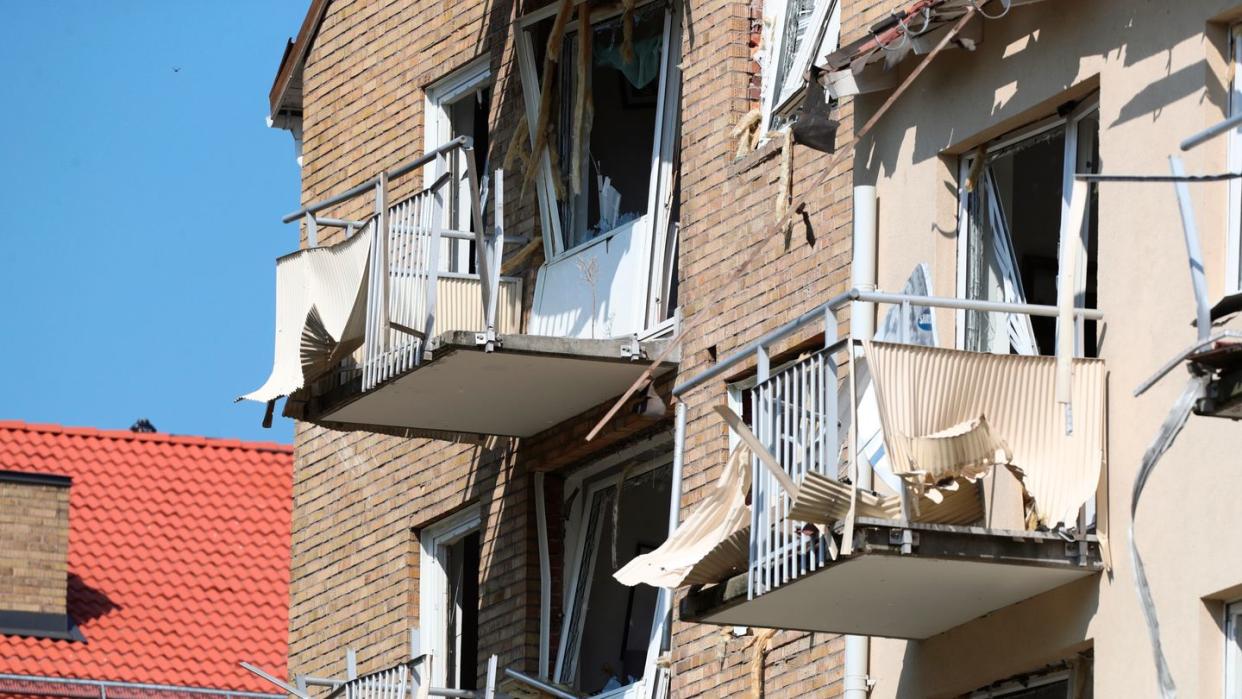 Schwere Schäden nach einer Explosion in einem Mehrfamilienhaus in Linköping.