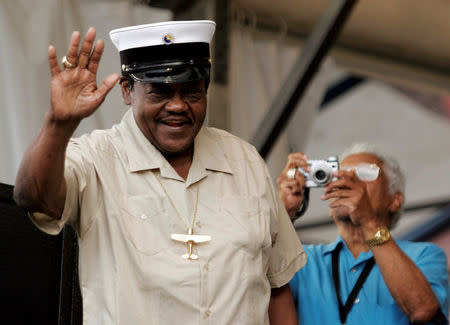 FILE PHOTO - U.S. musician Fats Domino tips his hat to the crowd during the New Orleans Jazz and Heritage Festival in New Orleans May 7, 2006. REUTERS/Lee Celano/File Photo