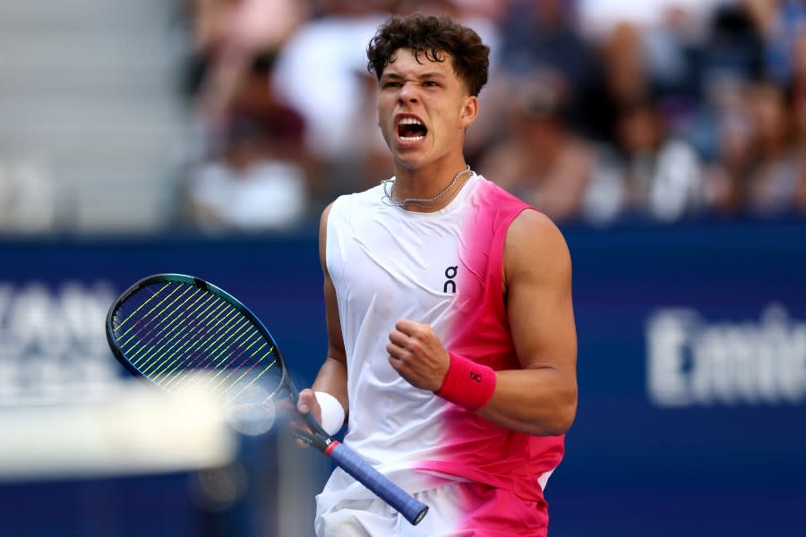 Ben Shelton (above) has breezed through the U.S. Open so far. He faces Frances Tiafoe next. Here, he reacts during the fourth round of his Sunday match against Tommy Paul. (Photo by Elsa/Getty Images)