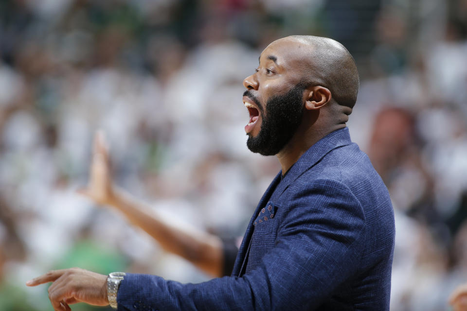 Villanova coach Kyle Neptune gives instructions against during the first half of an NCAA college basketball game against Michigan State, Friday, Nov. 18, 2022, in East Lansing, Mich. (AP Photo/Al Goldis)