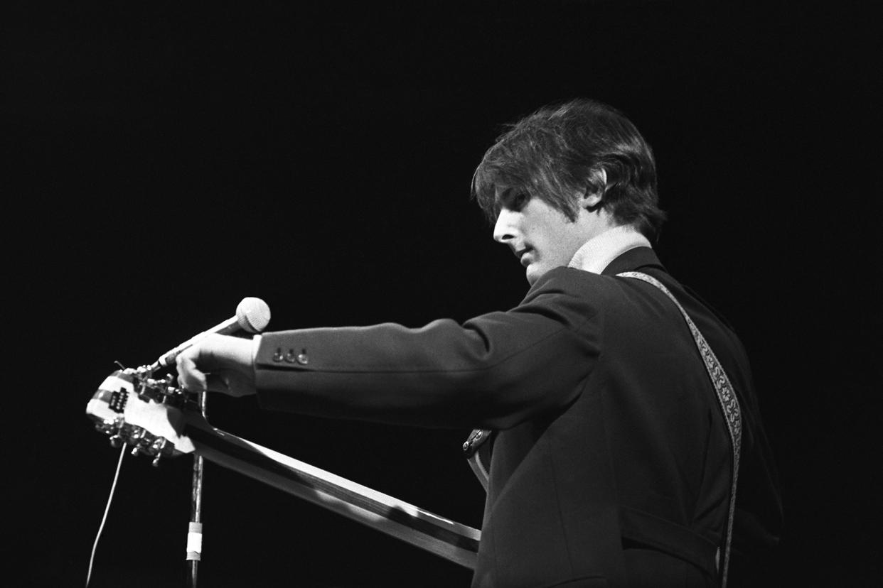 Roger-McGuinn-on-stage-1967-Henry-Diltz - Credit: Henry Diltz