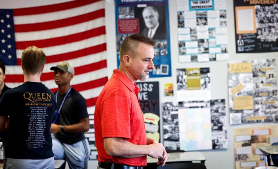 Jeffrey Oster leads his AP government class in a debate on the electoral college on Thursday, December 14, 2023. Otter has been a teacher for 25 years and currently works at V.R. Eaton High School in Haslet.