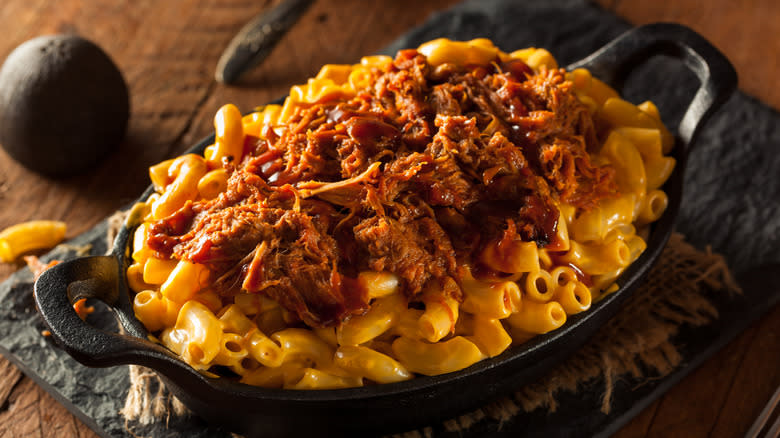 BBQ pulled pork mac and cheese