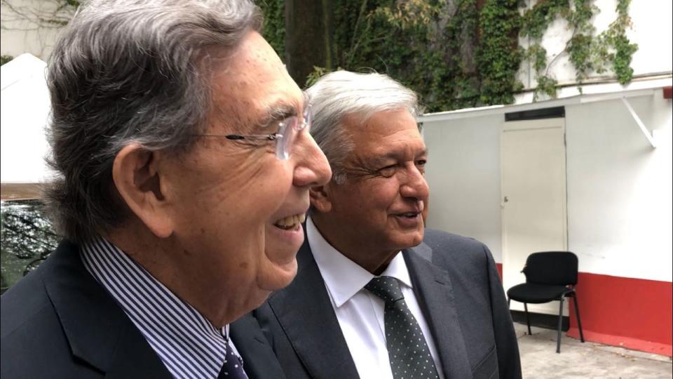 Cuauhtémoc Cárdenas y Andrés Manuel López Obrador, un día después de que AMLo ganara la presidencia de México | FOTO: CUARTOSCURO.COM