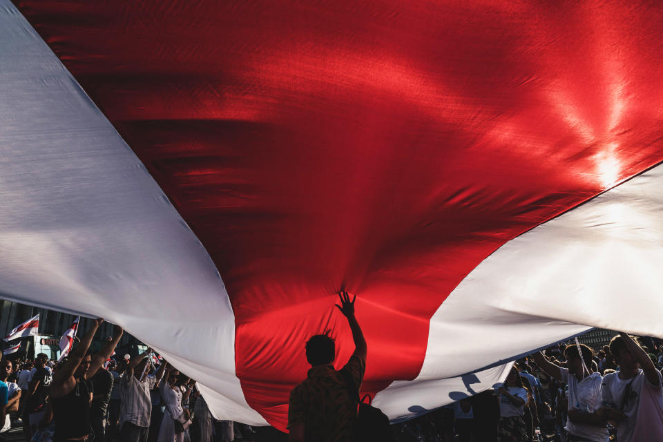 Nach offensichtlichen Wahlmanipulationen beginnen im August die größten Massendemonstrationen seit der Ausrufung der Republik Belarus im Jahr 1991. Noch immer gehen Menschen auf die Straße, um gegen den Präsident Aljaksandr Lukaschenka zu protestieren. (Bild: Getty Images)