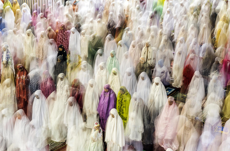 Smithsonian.com 14th Annual Photo Contest – Grand Prize: “Ramadan Prayers”