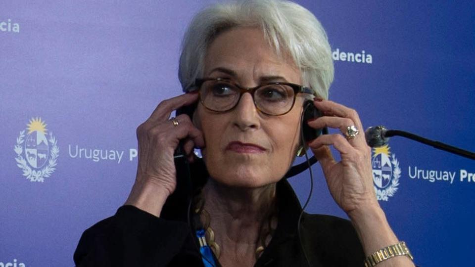 La subsecretaria de Estado de EE.UU., Wendy Sherman, en una conferencia de prensa después de una reunión con el presidente uruguayo en 2021.