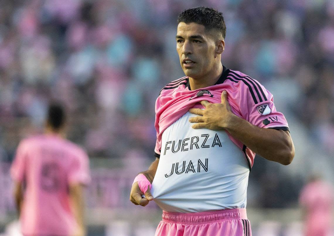 Inter Miami forward Luis Suárez (9) shows a message in support of Uruguayan soccer player Juan Izquierdo after scoring a goal against FC Cincinnati in the first half of their MLS match at Chase Stadium on Saturday, Aug. 24, 2024, in Fort Lauderdale, Fla. Izquierdo, a defender for the Uruguayan team Nacional, collapsed on the field during a Copa Libertadores match in Brazil.